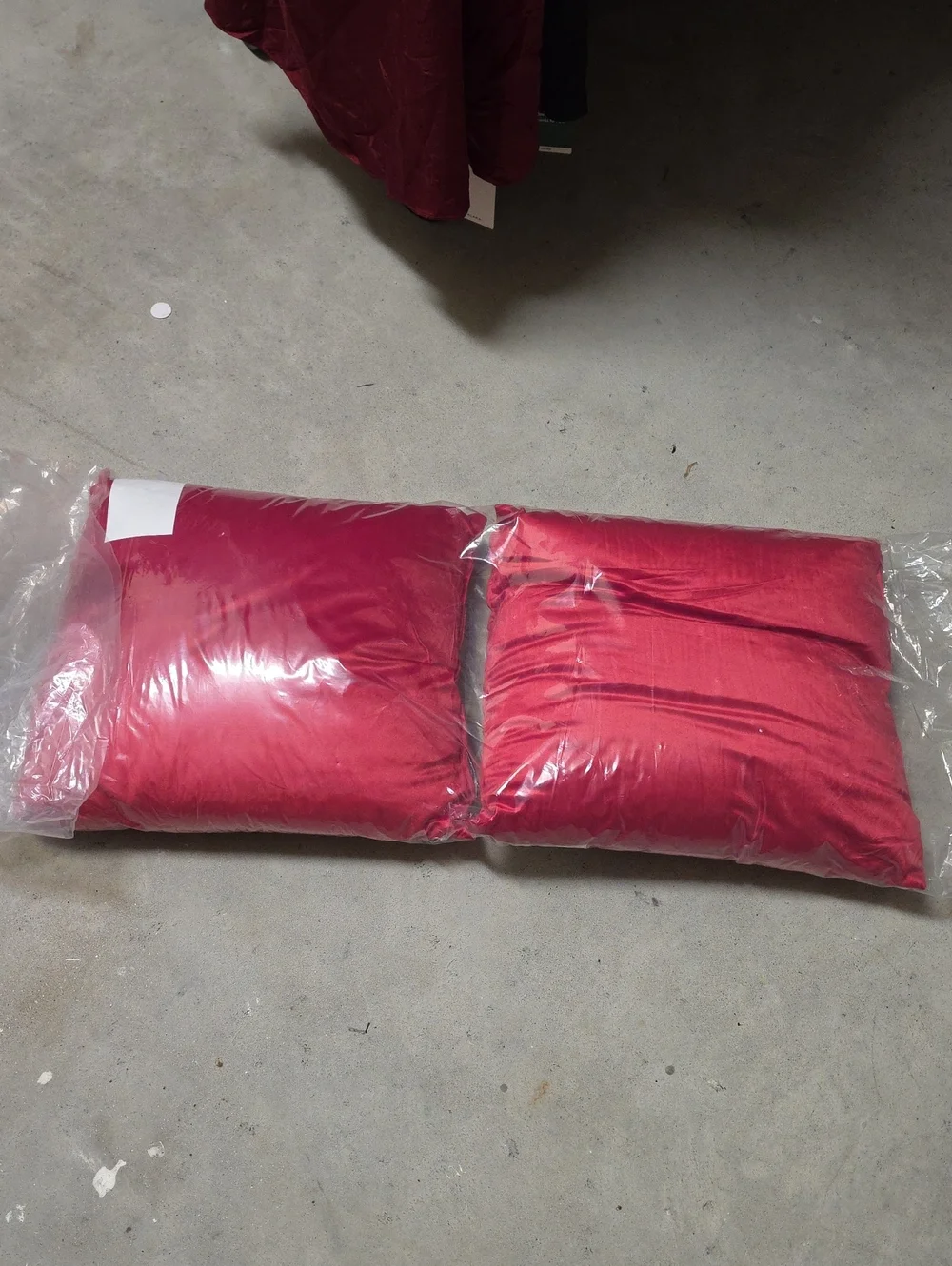 Nwt 18x18 Plush Red Decorative Throw Pillows - Pair